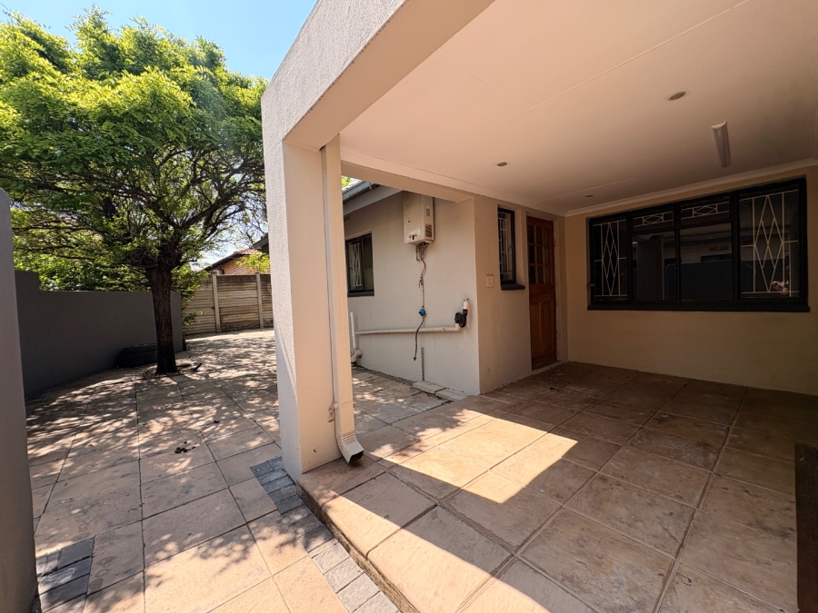 6 Bedroom Property for Sale in Wilkoppies North West